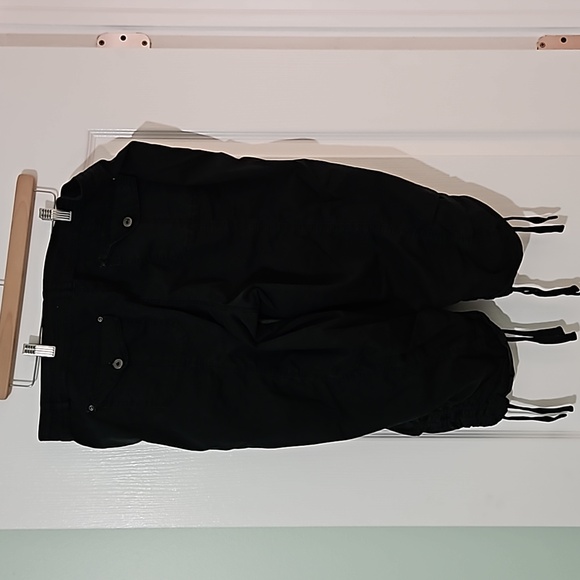 Ricki's black cargo capri shorts - Picture 2 of 5